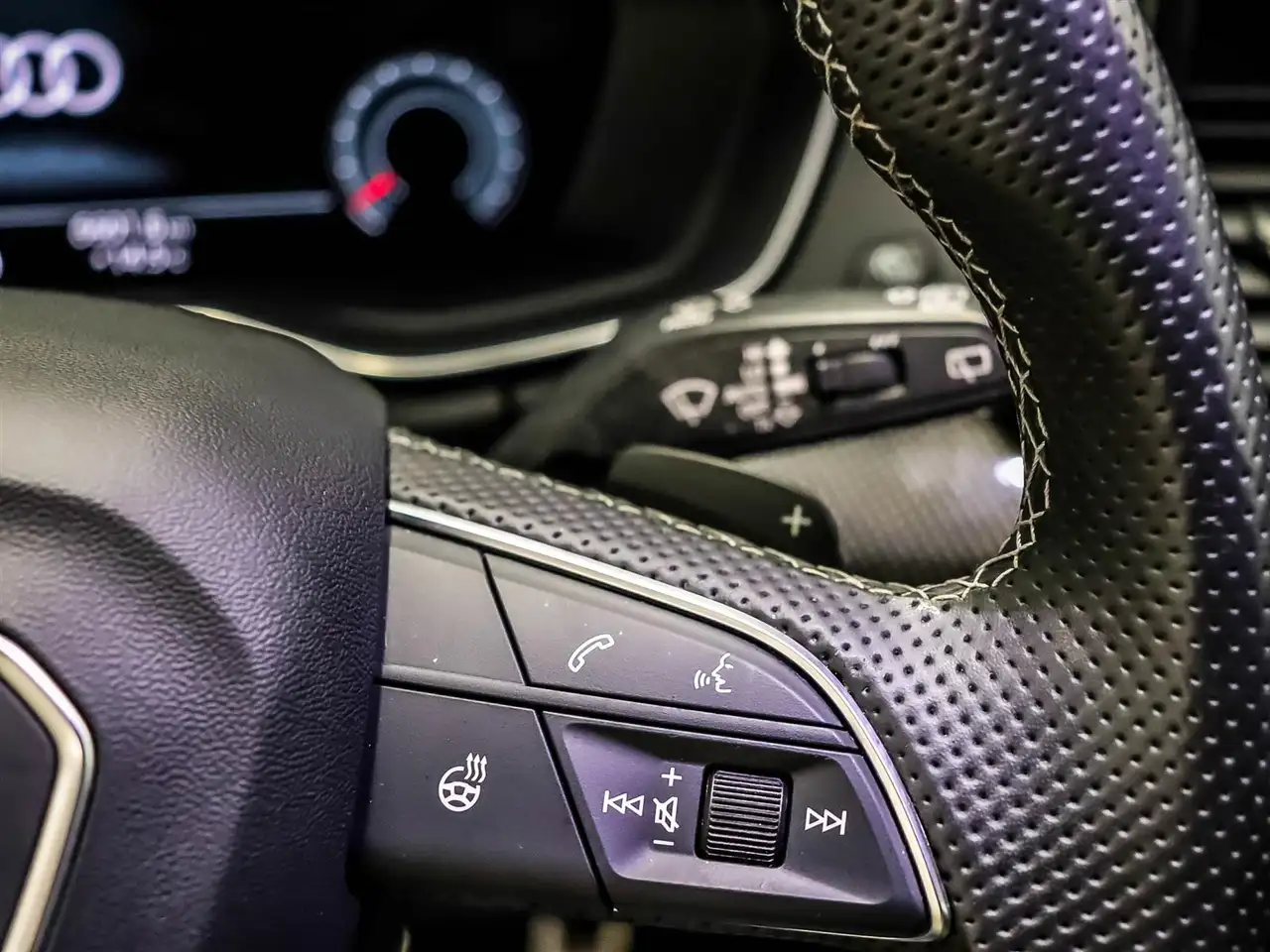 Audi SQ5 - Image 22
