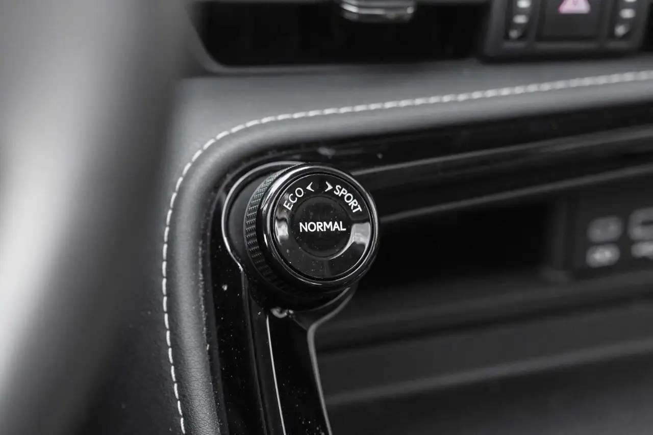 Lexus NX - Image 32