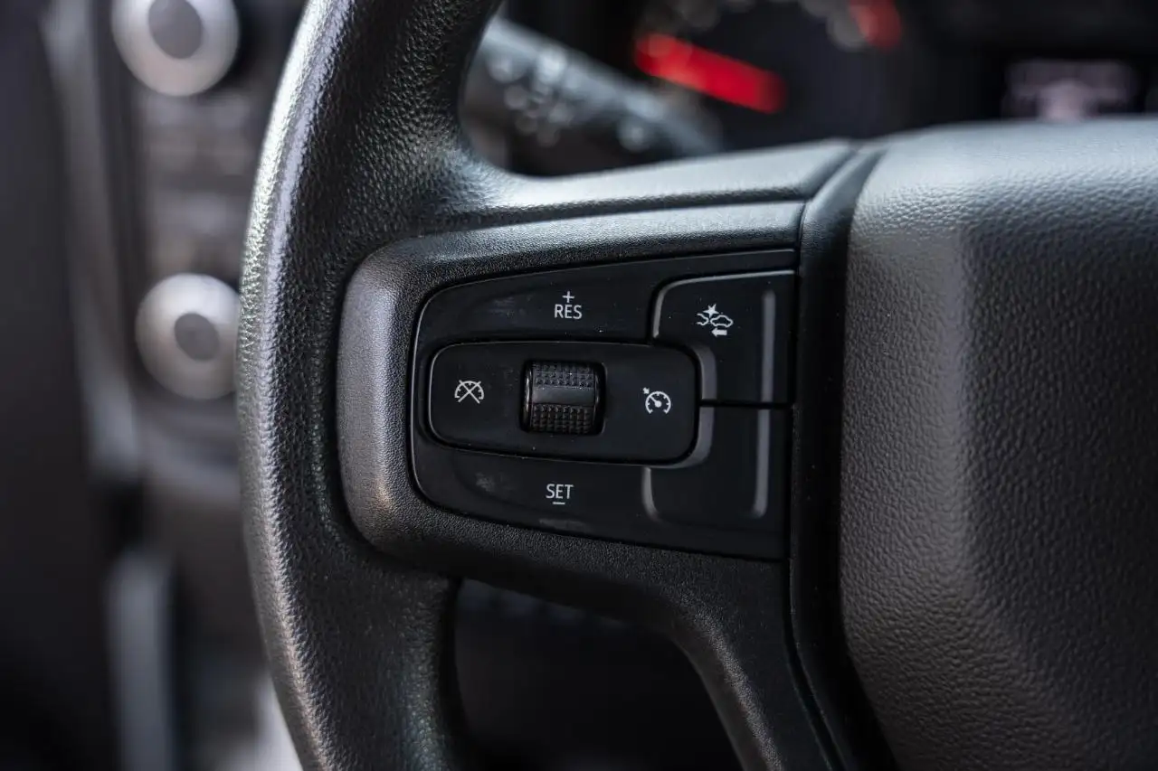 Chevrolet Silverado 1500 - Image 22