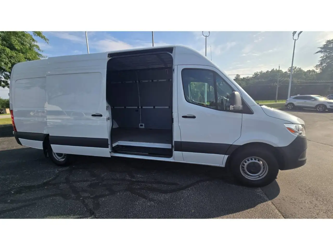 Mercedes-Benz Sprinter - Image 13