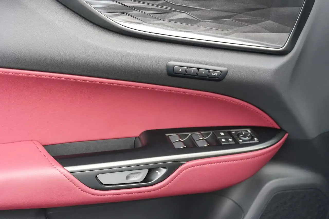 Lexus NX - Image 25