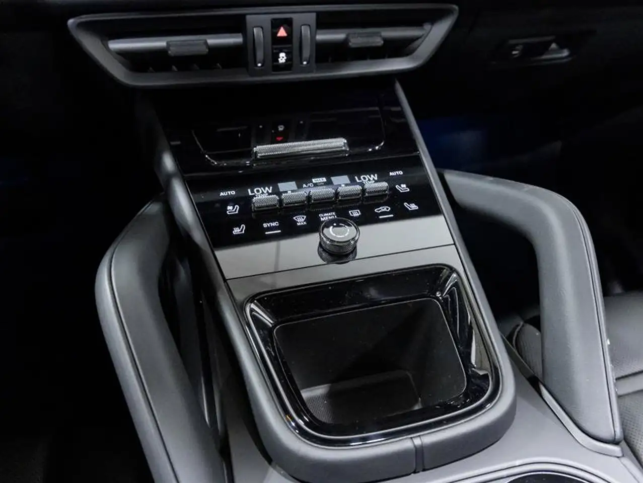 Porsche Cayenne - Image 25