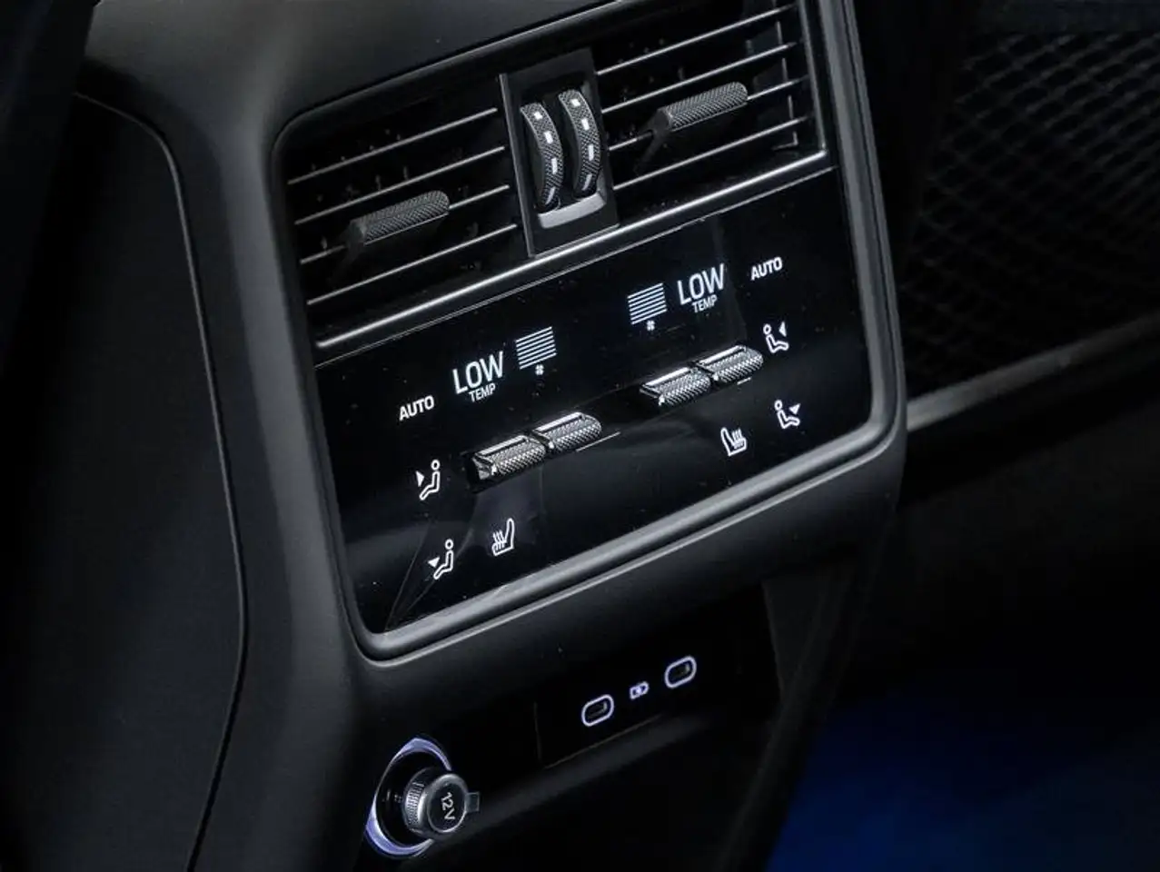 Porsche Cayenne - Image 32