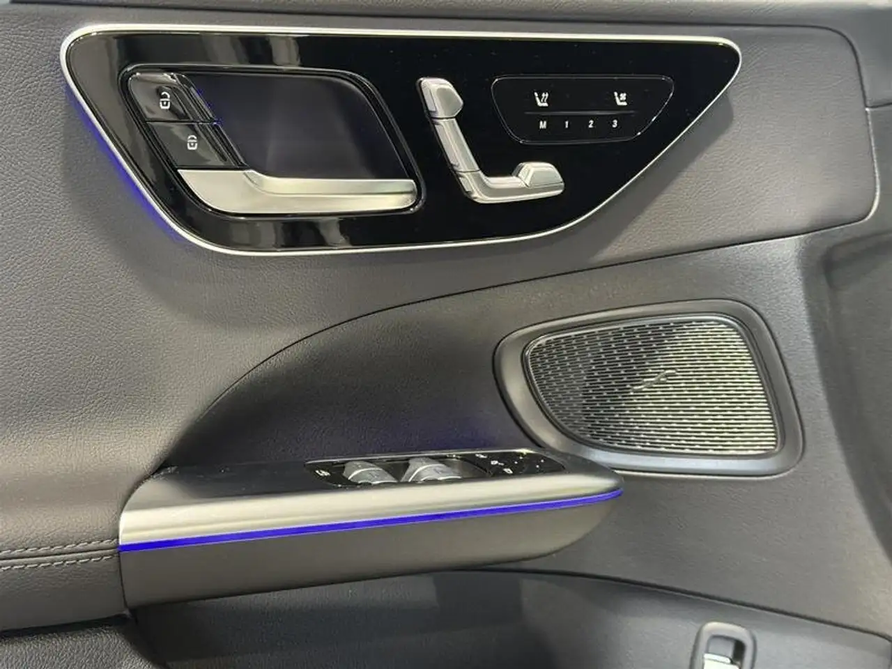 Mercedes-Benz C-Class - Image 10