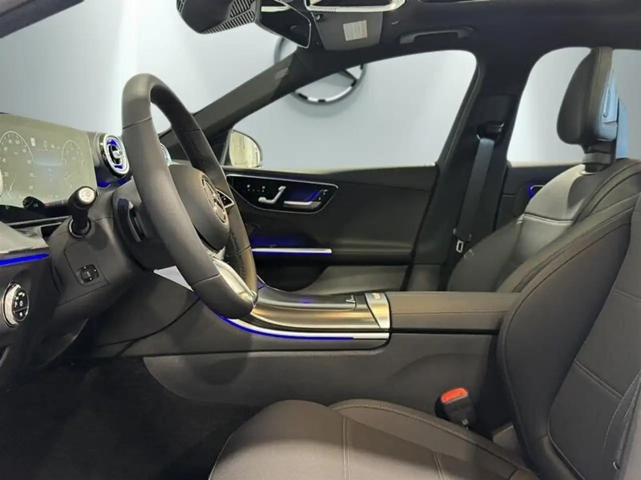 Mercedes-Benz C-Class - Image 12