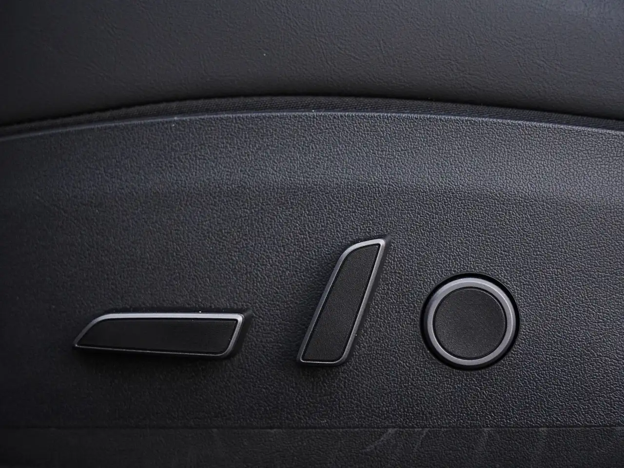 Tesla Model 3 - Image 19
