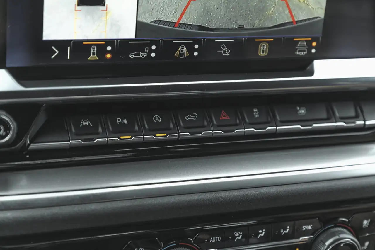 Chevrolet Silverado 1500 - Image 43