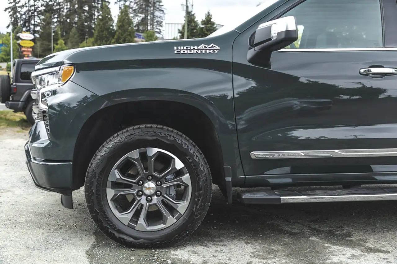 Chevrolet Silverado 1500 - Image 4