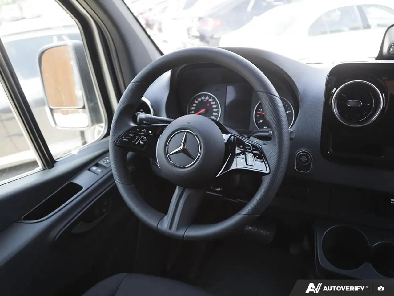 Mercedes-Benz Sprinter - Image 25