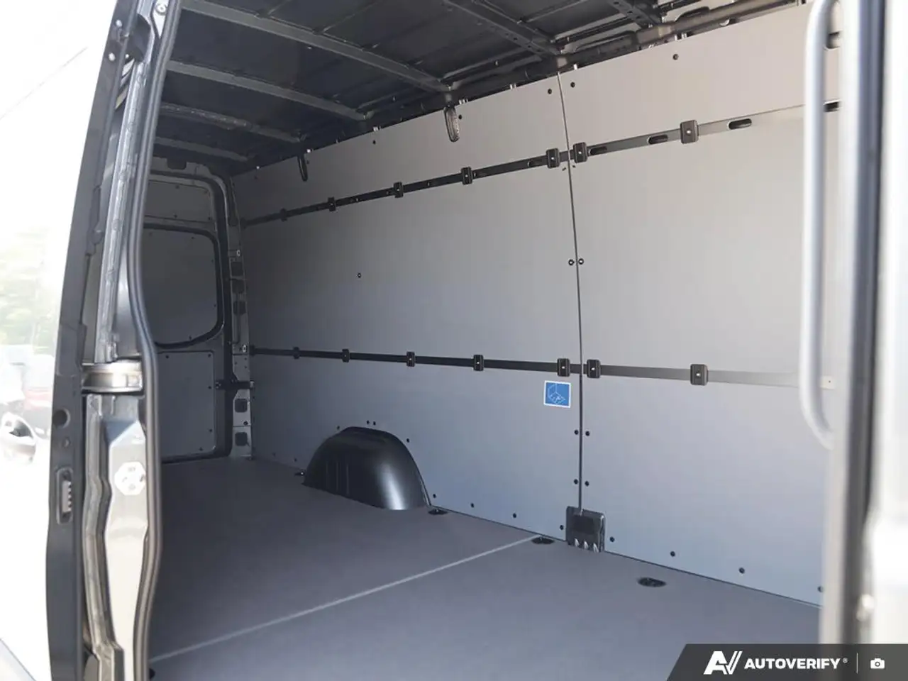 Mercedes-Benz Sprinter - Image 24