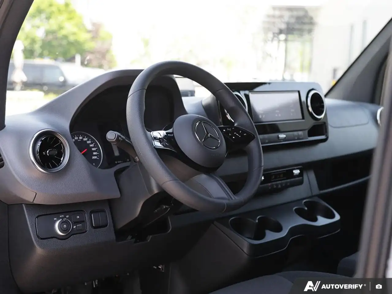 Mercedes-Benz Sprinter - Image 13