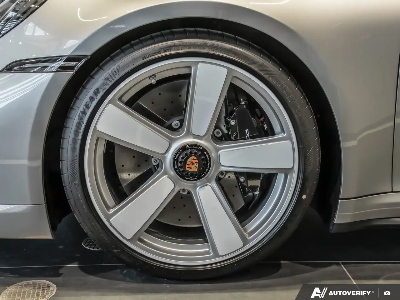 Porsche 911 - Image 6