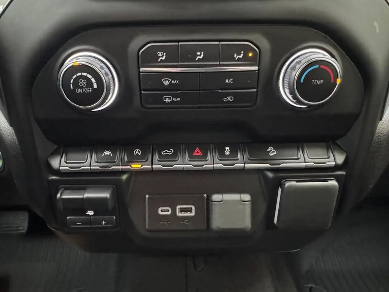Chevrolet Silverado 1500 - Image 17