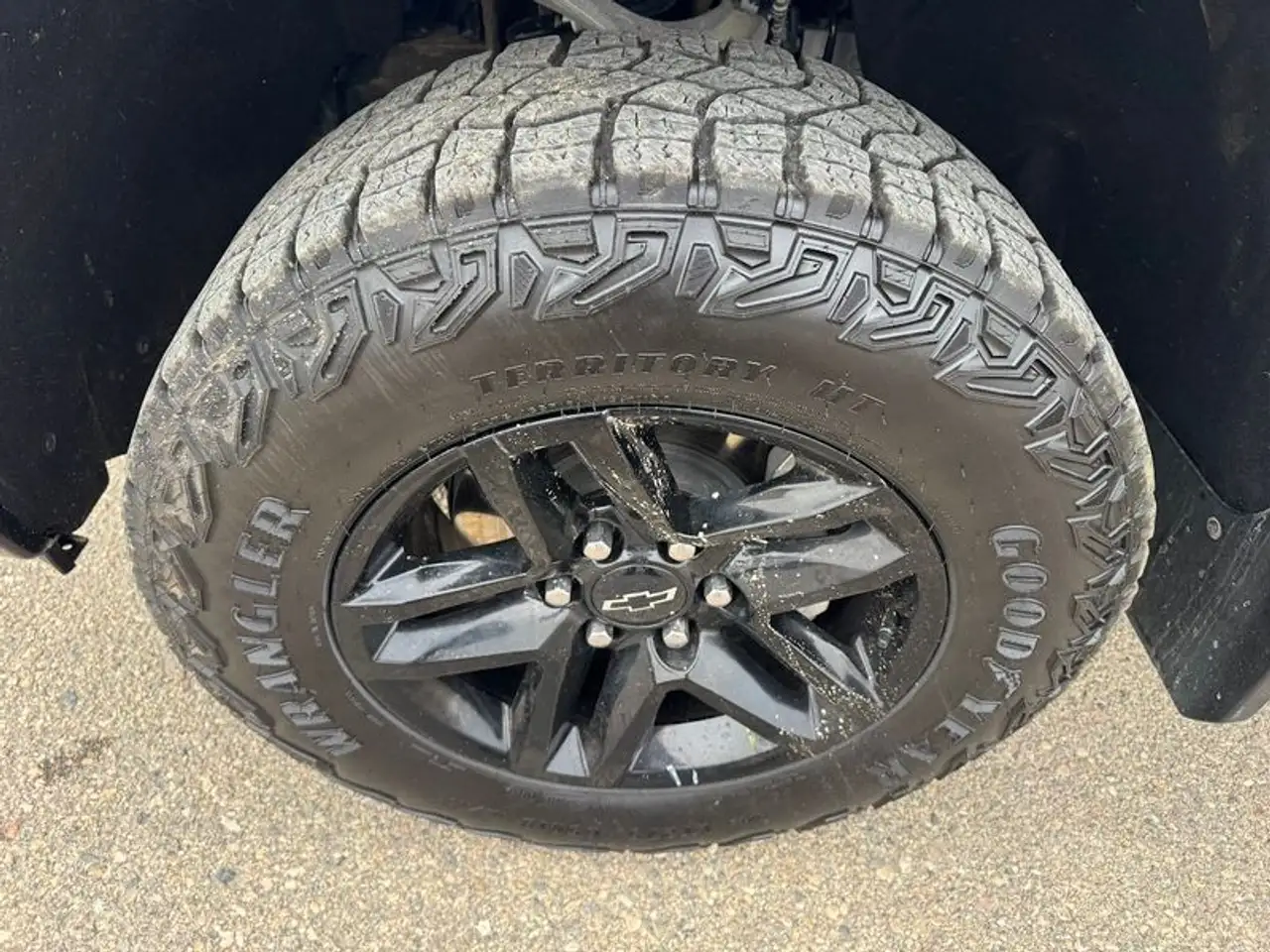 Chevrolet Silverado 1500 - Image 9
