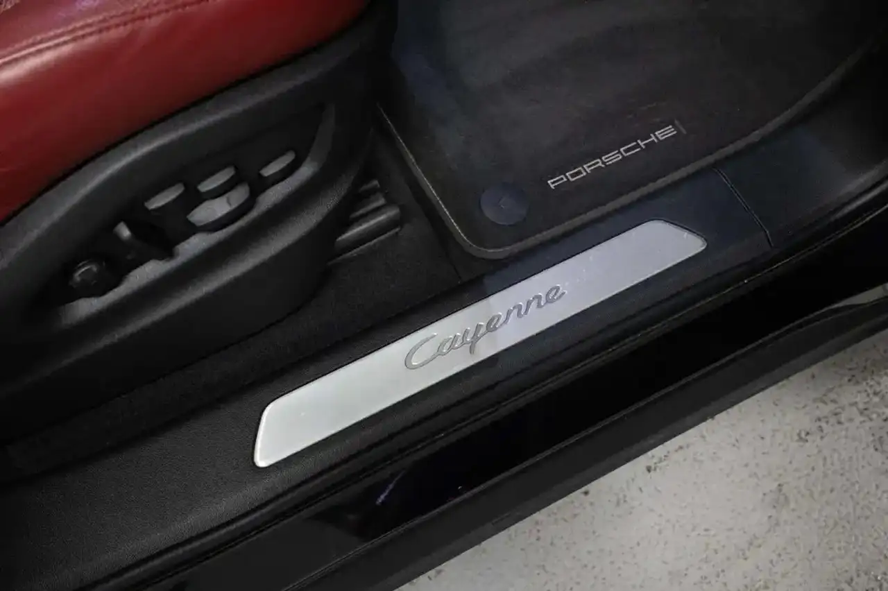 Porsche Cayenne - Image 15