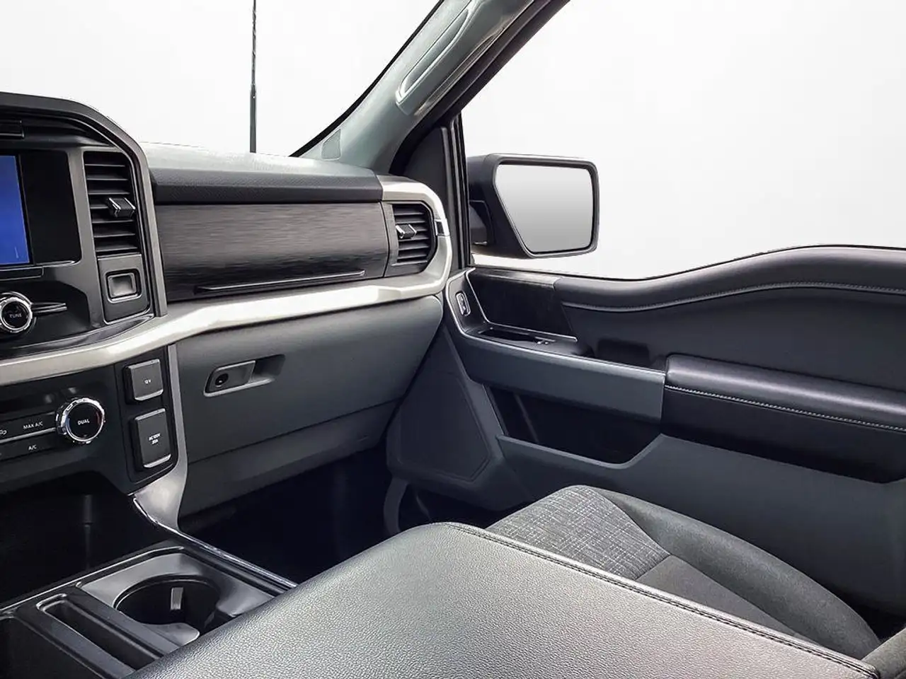 Ford F-150 - Image 28