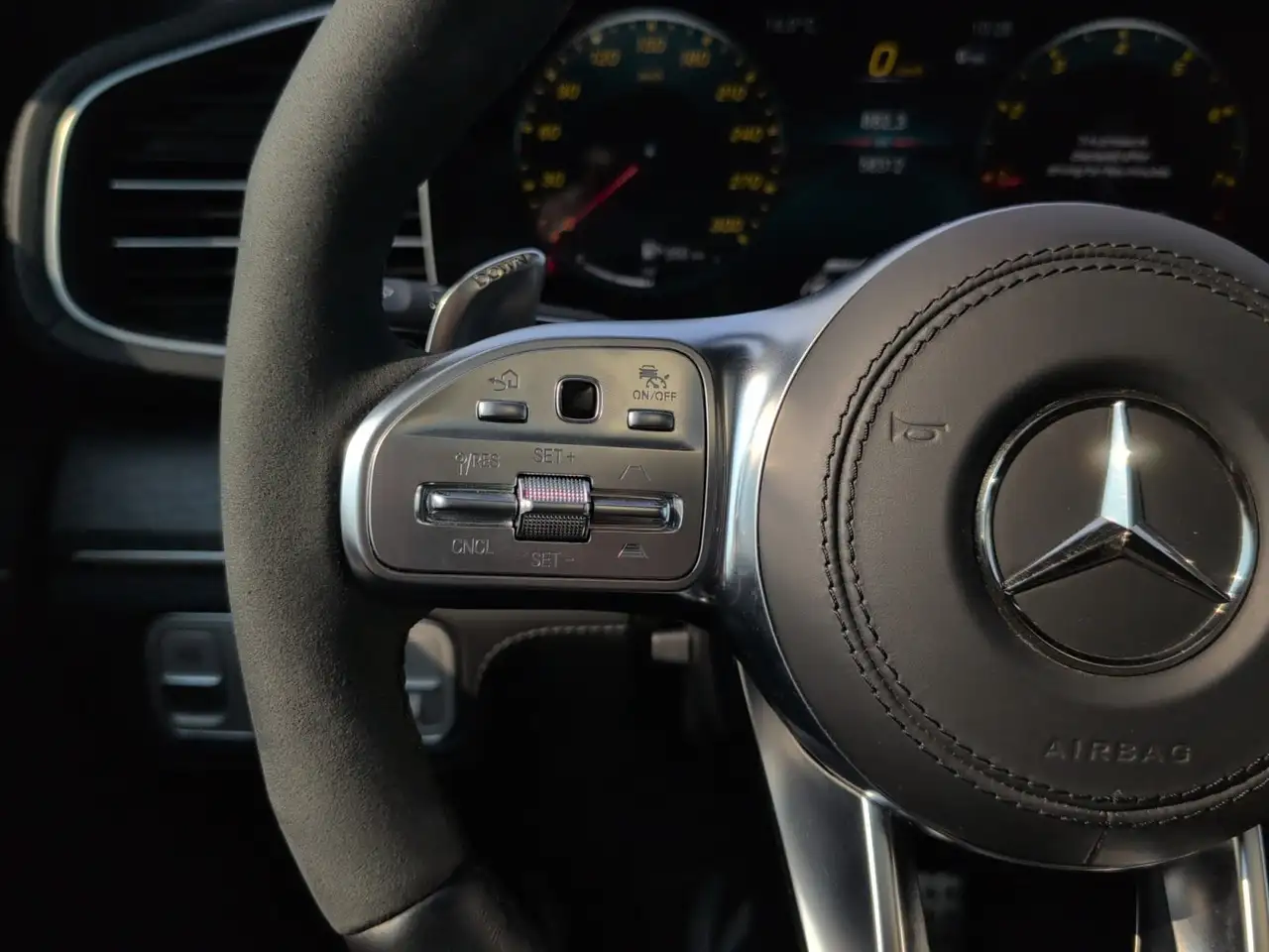 Mercedes-Benz GLS - Image 18