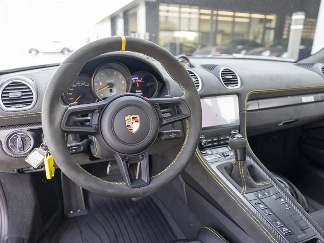 Porsche 718 Cayman - Image 24