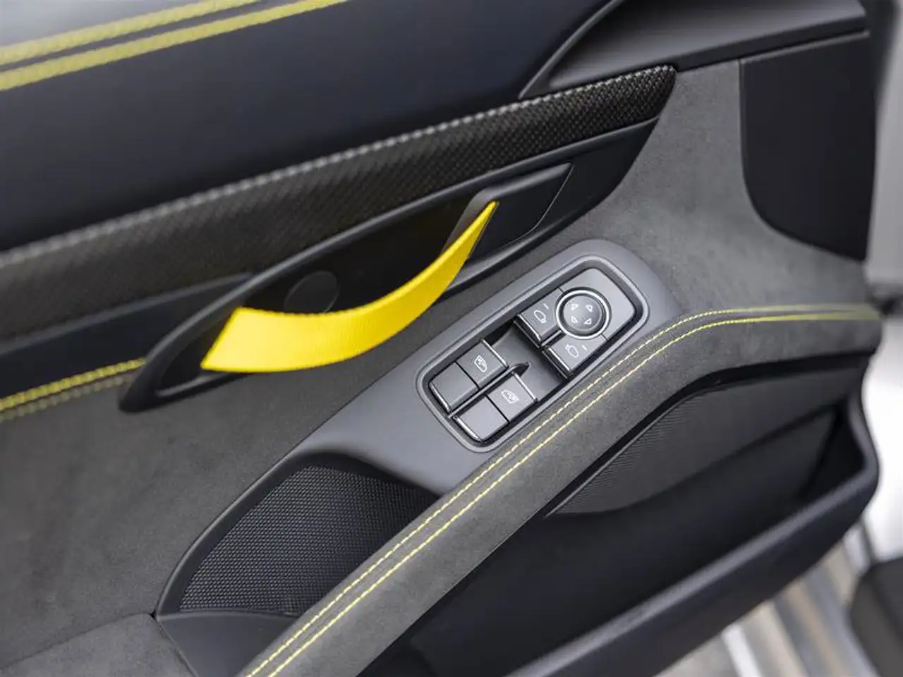 Porsche 718 Cayman - Image 20