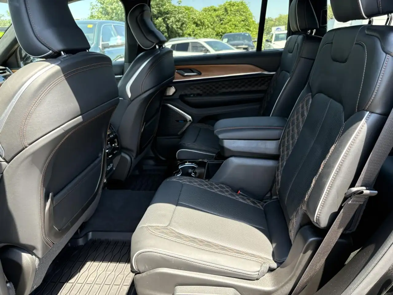 Jeep Grand Cherokee - Image 13