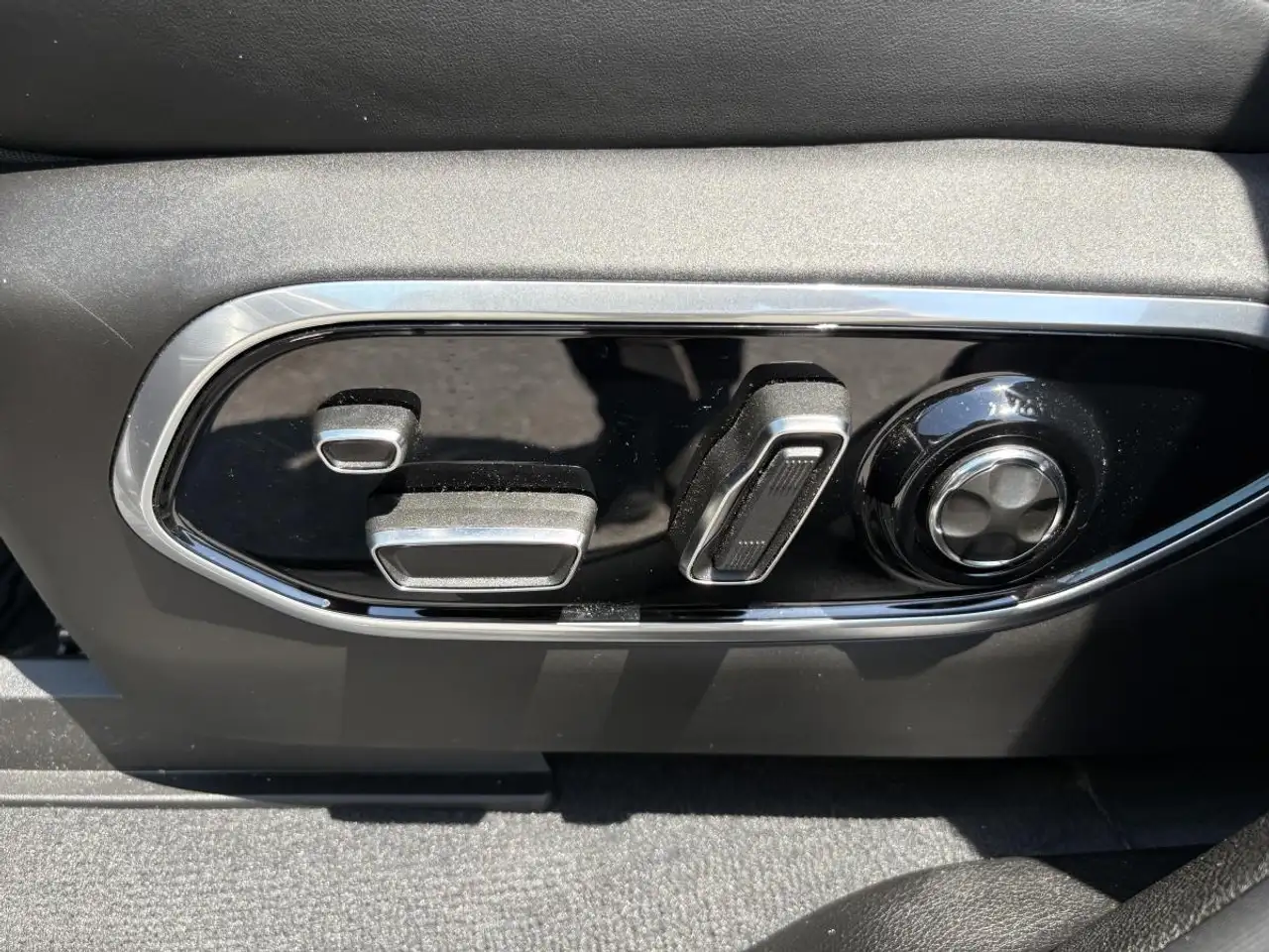Jeep Grand Cherokee - Image 11