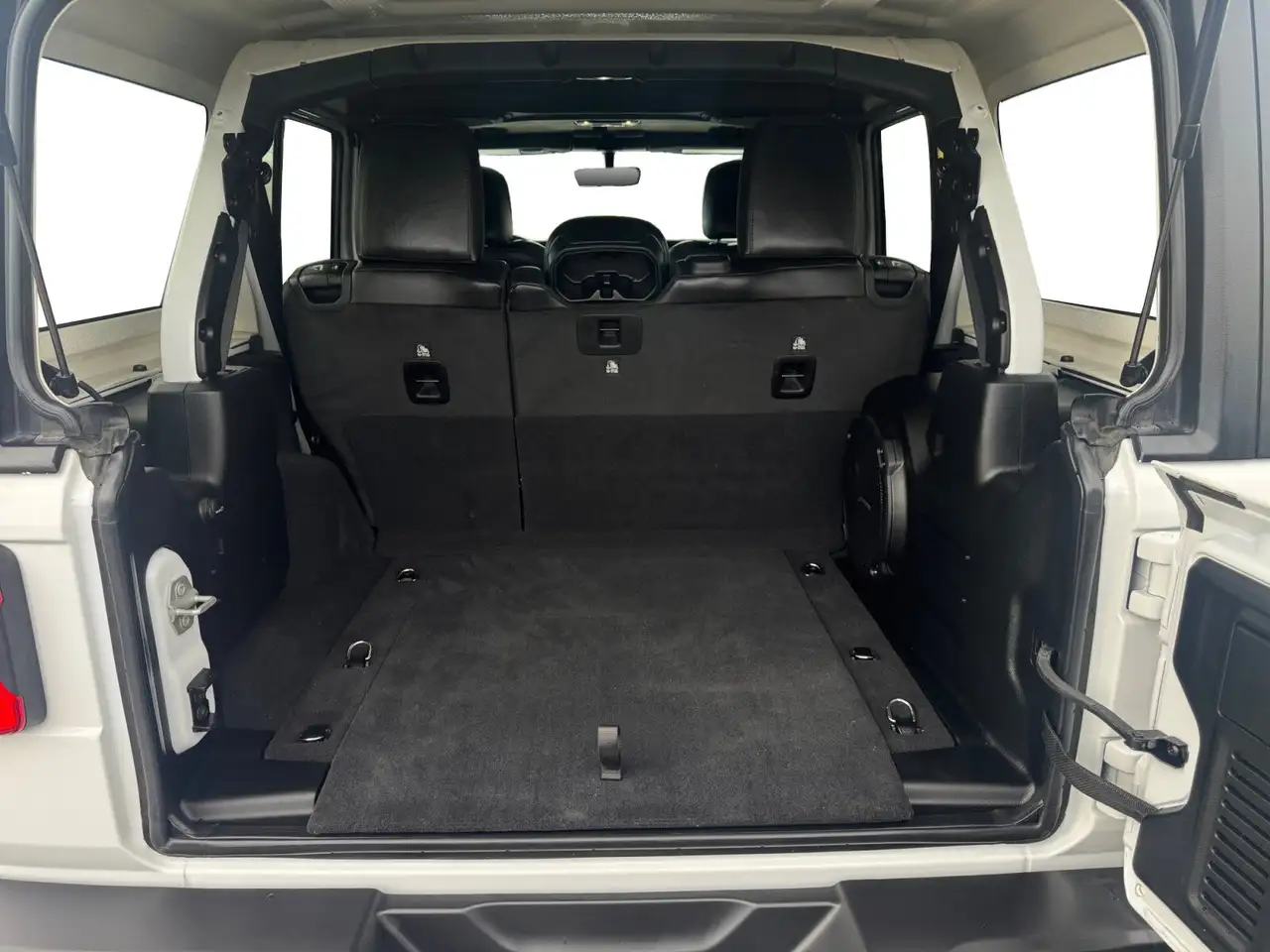 Jeep Wrangler - Image 27