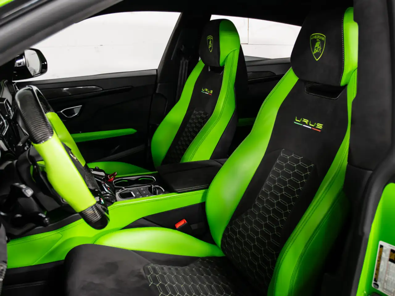 Lamborghini Urus - Image 8