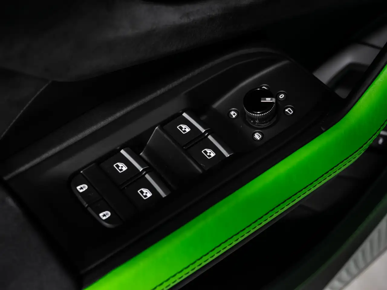 Lamborghini Urus - Image 12