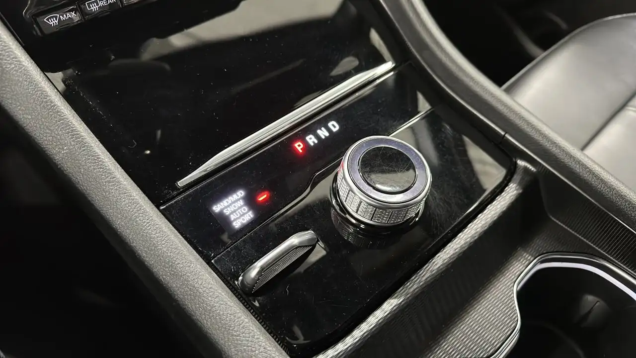 Jeep Grand Cherokee - Image 18