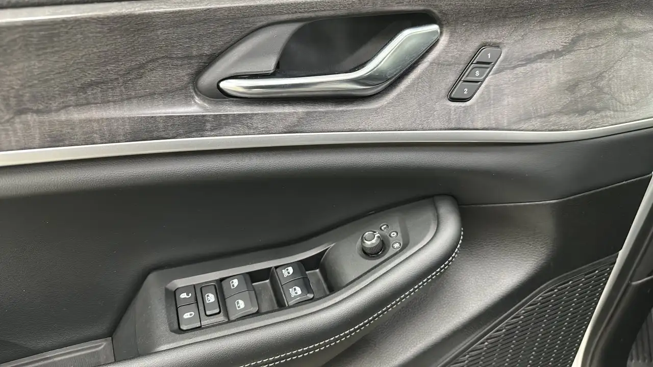 Jeep Grand Cherokee - Image 11