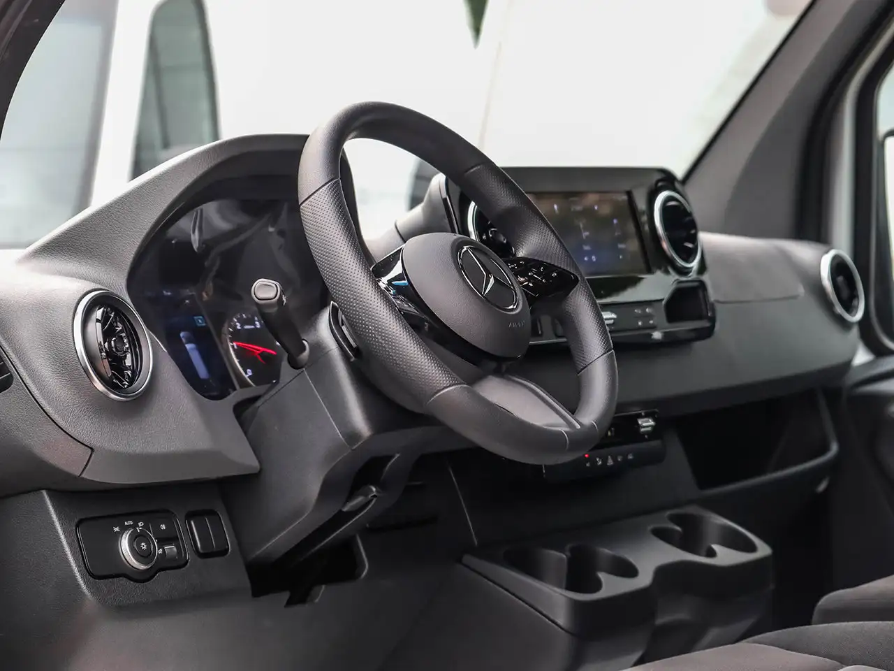 Mercedes-Benz Sprinter - Image 13