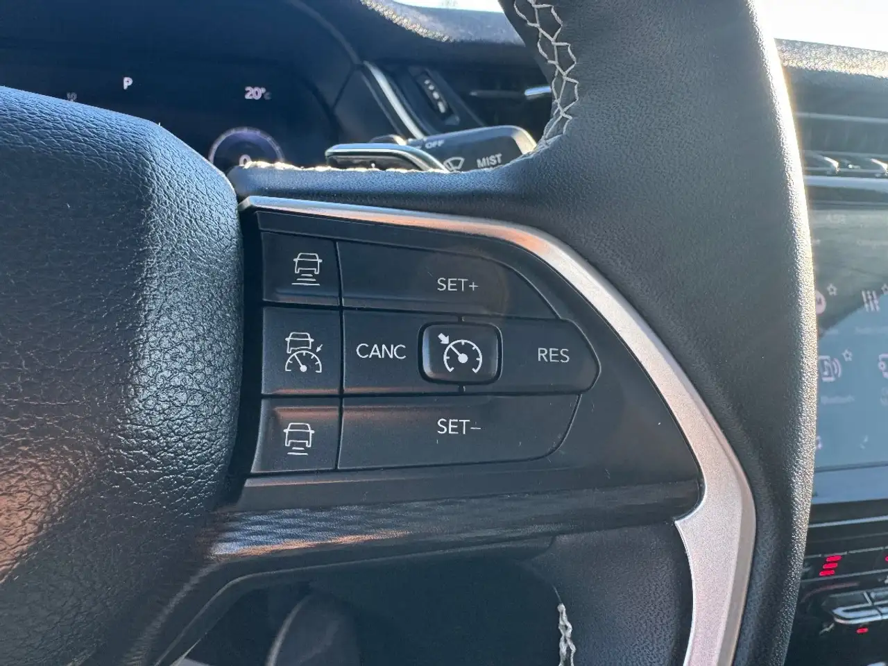 Jeep Grand Cherokee - Image 28