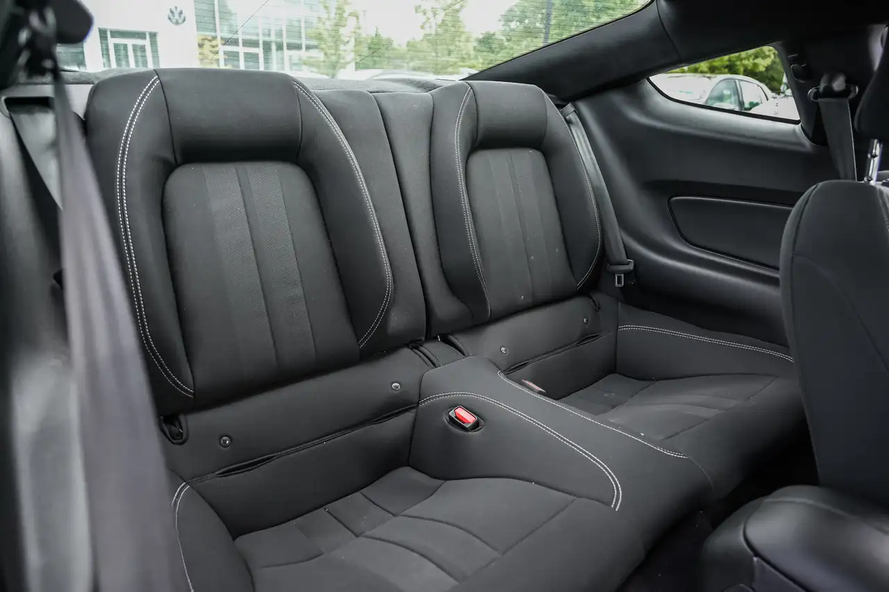 Ford Mustang - Image 17