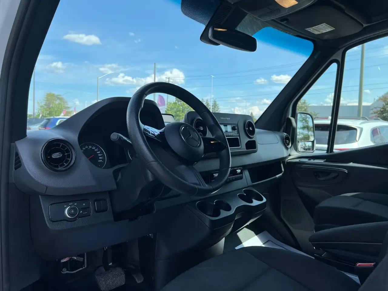 Mercedes-Benz Sprinter - Image 19