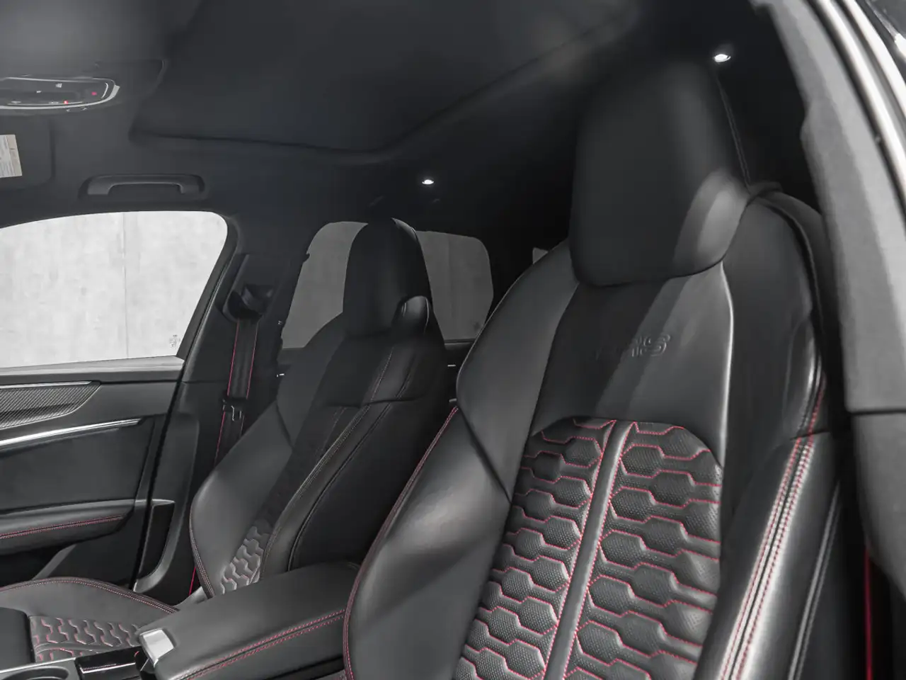 Audi RS6 - Image 32