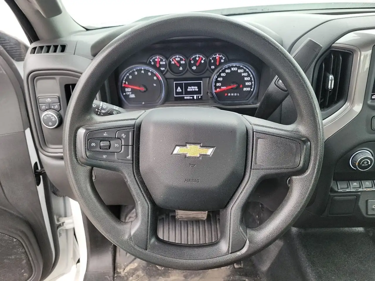 Chevrolet Silverado 1500 - Image 10