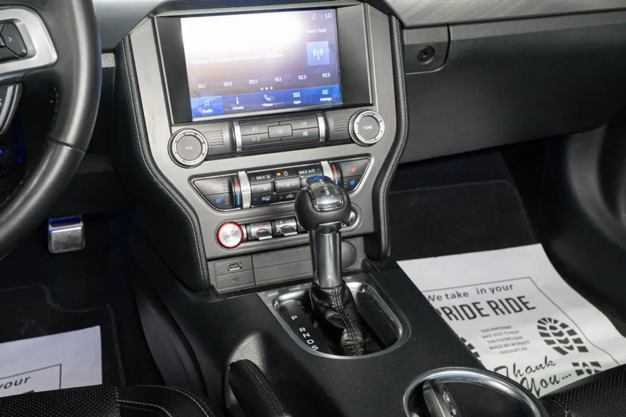 Ford Mustang - Image 22