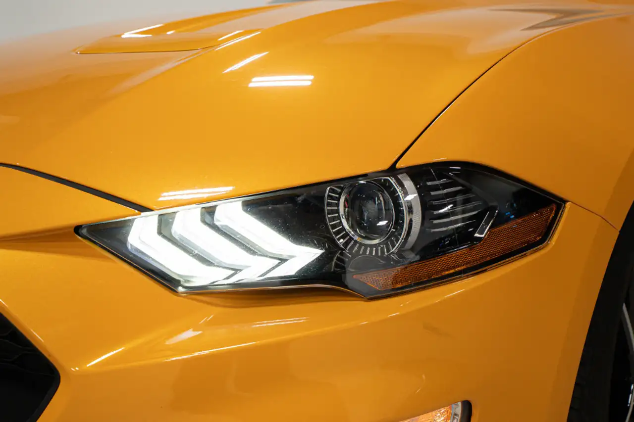 Ford Mustang - Image 8