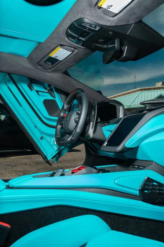 Lamborghini Revuelto - Image 22