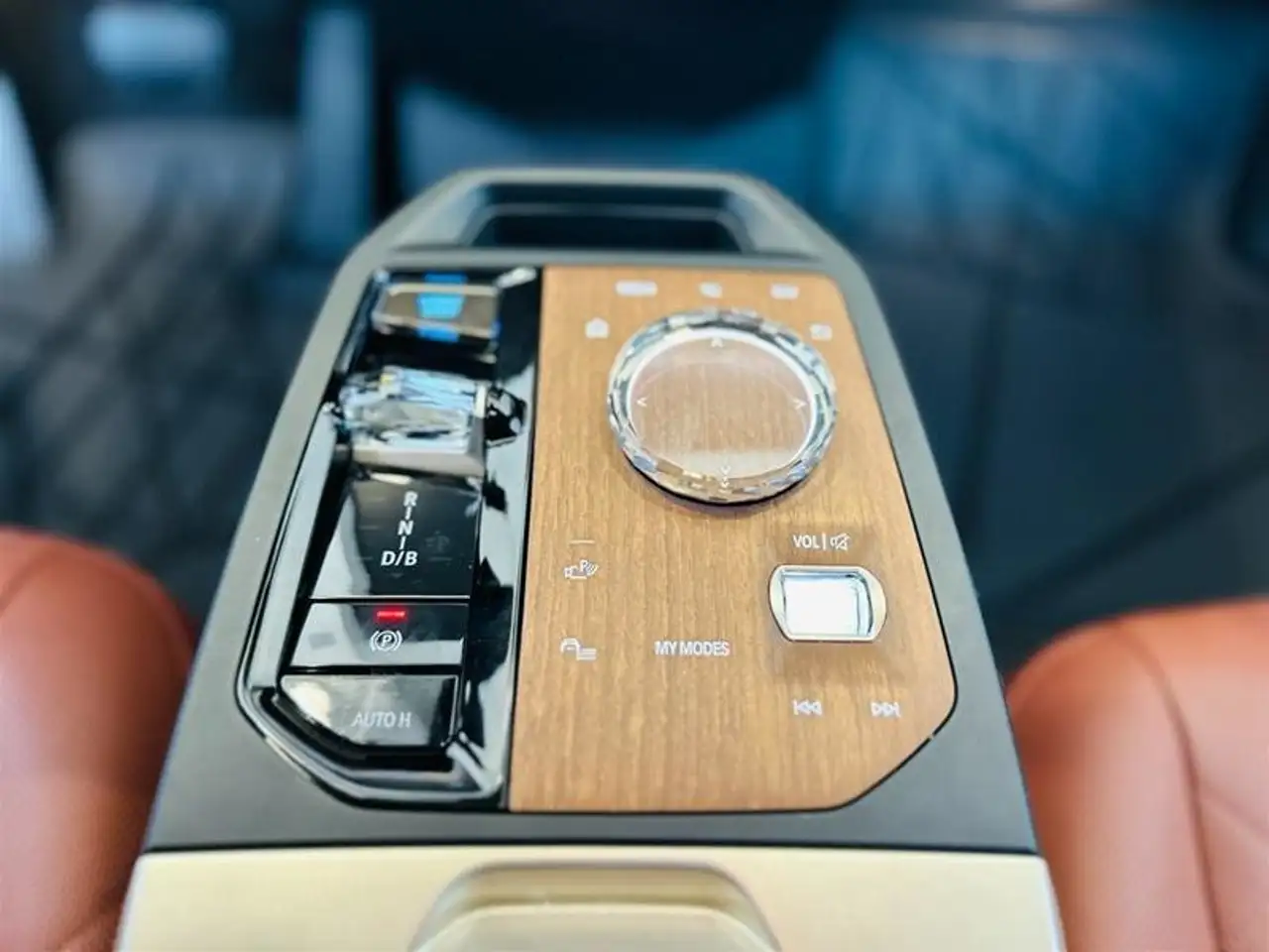BMW iX - Image 5