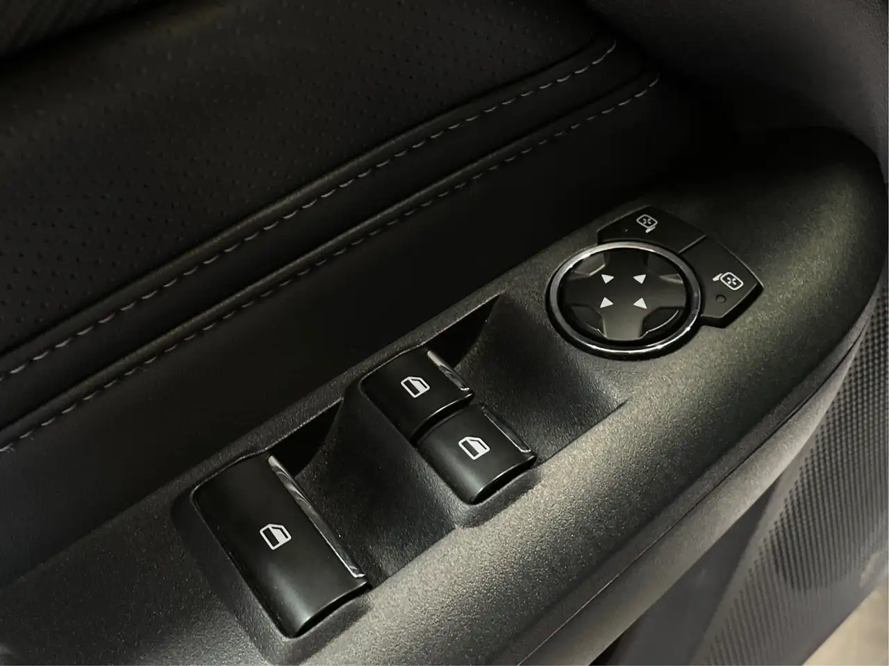 Ford Mustang - Image 24