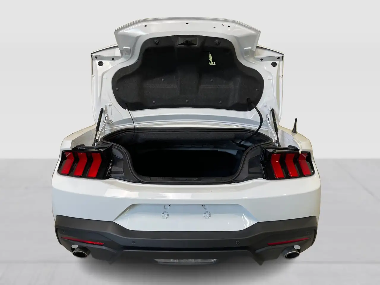 Ford Mustang - Image 15