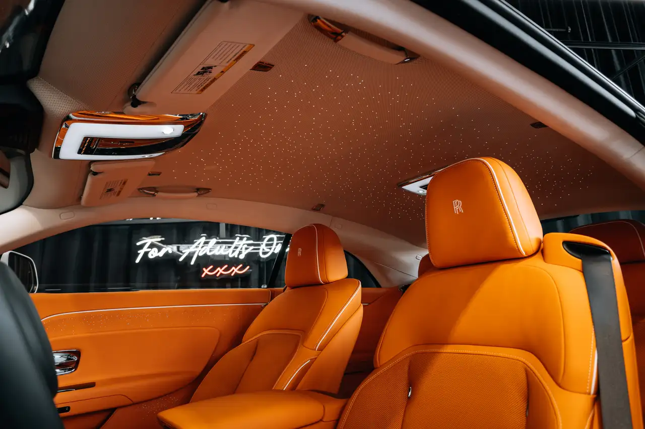 Rolls-Royce Spectre - Image 8
