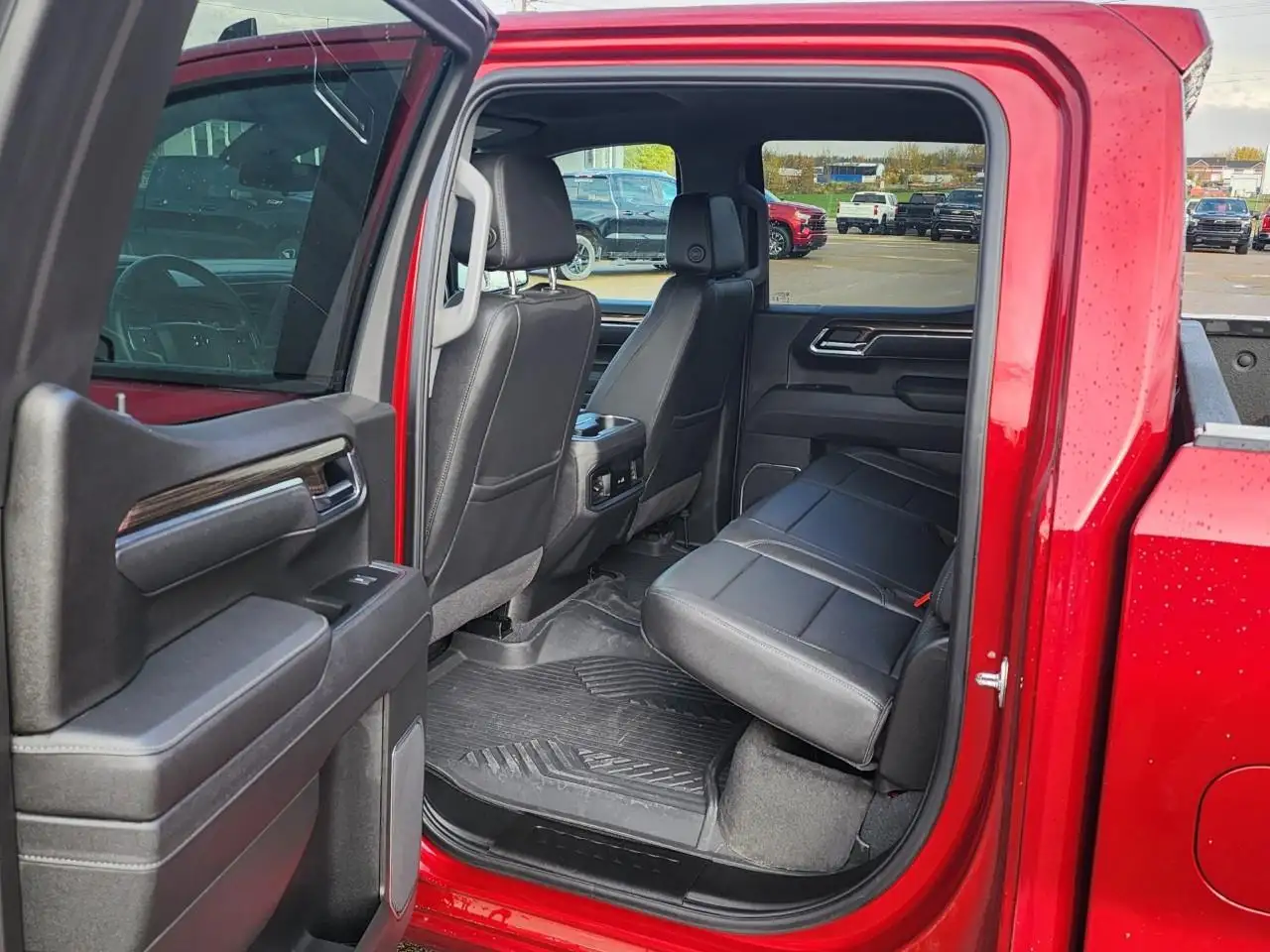 Chevrolet Silverado 1500 - Image 12
