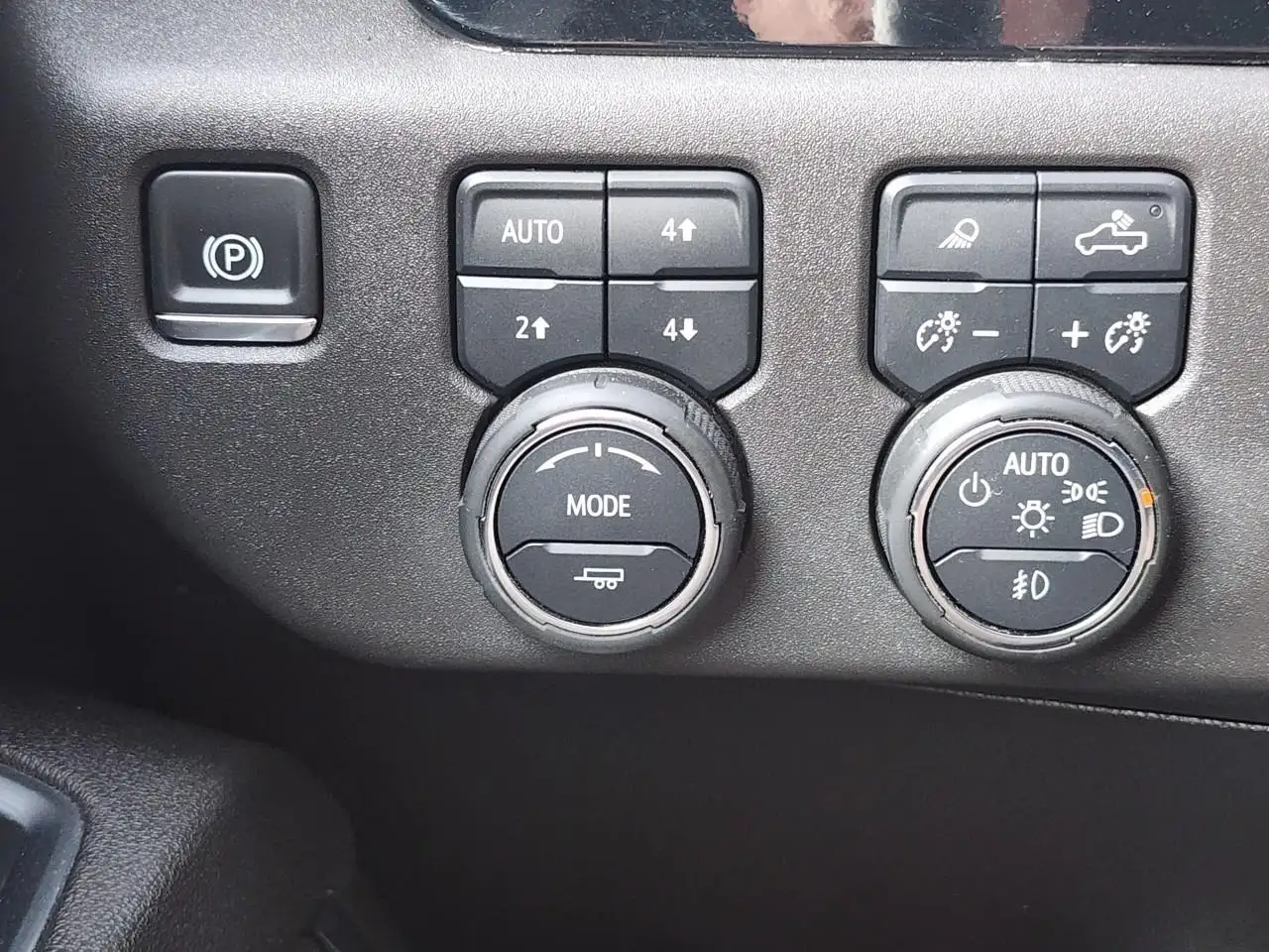 Chevrolet Silverado 1500 - Image 46