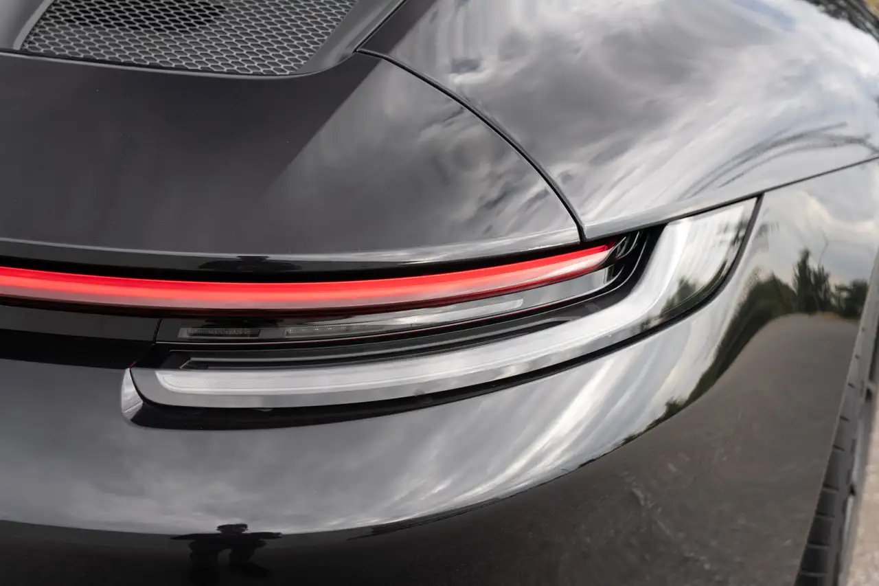 Porsche 911 - Image 18