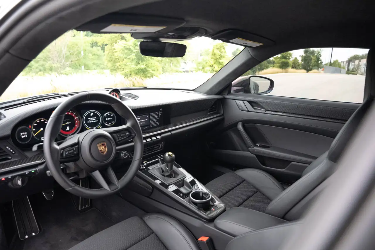 Porsche 911 - Image 25