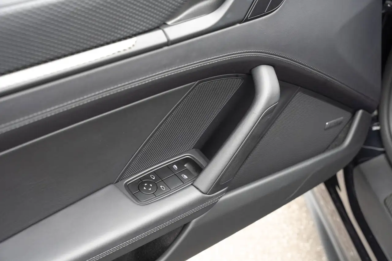 Porsche 911 - Image 40