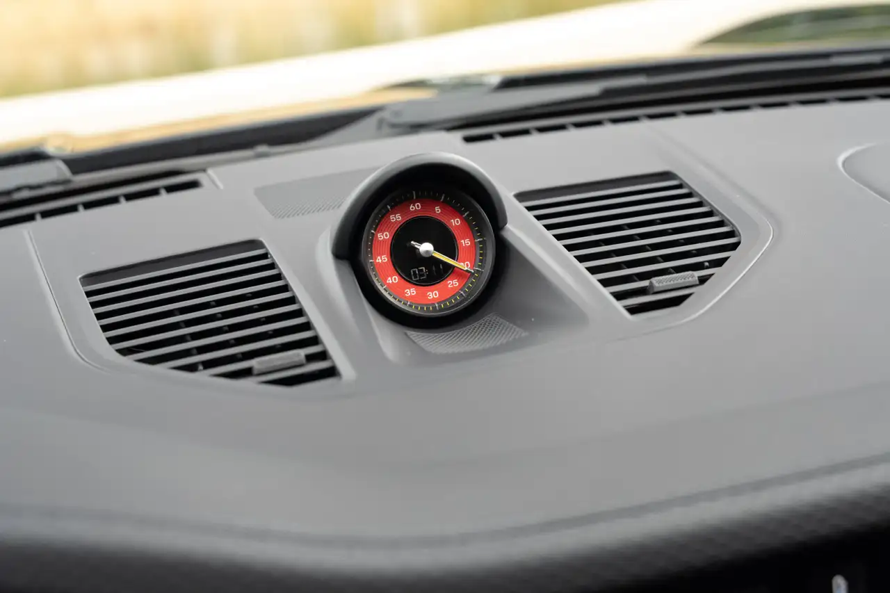 Porsche 911 - Image 35