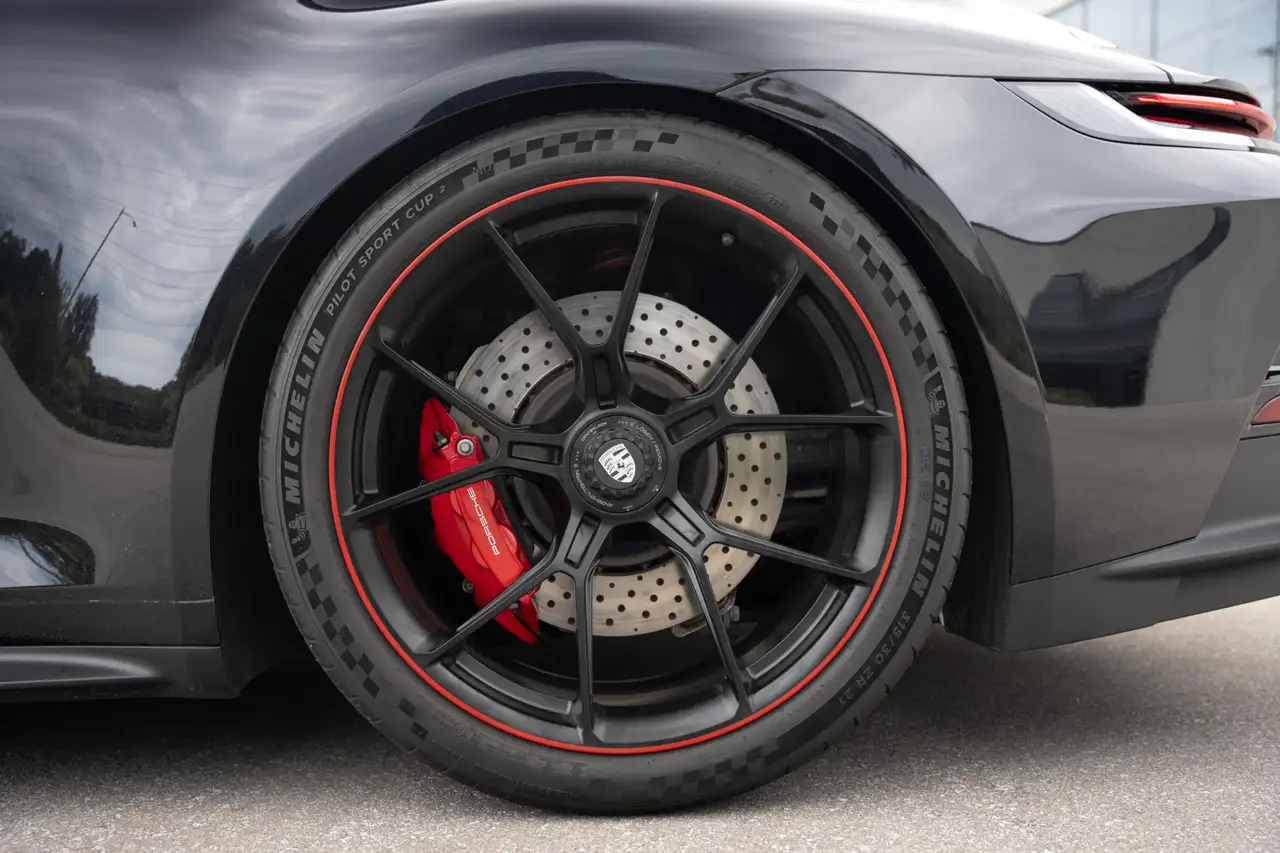 Porsche 911 - Image 13